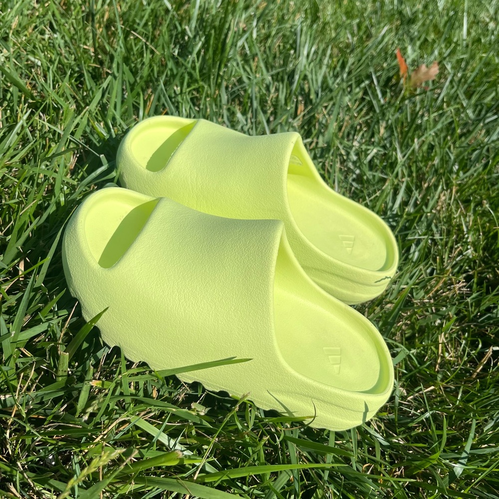 adidas Yeezy Slide Glow Green (2022) (Kids) Size 2
